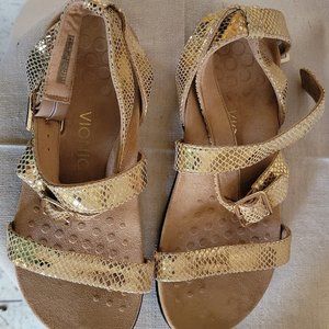 Vionic Ladies Sandals Size 9 US